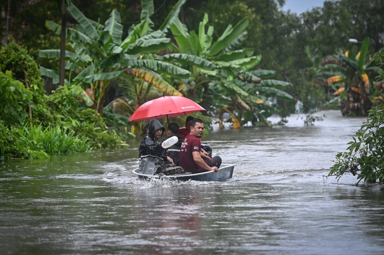 Third Wave Of Floods Forces Evacuation Of In Terengganu Selangor