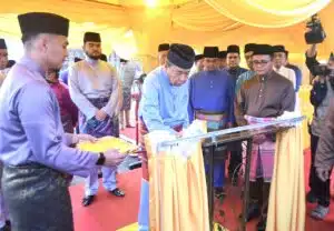 Sultan Officiates Masjid Bandar Saujana Putra Donates To Asnaf