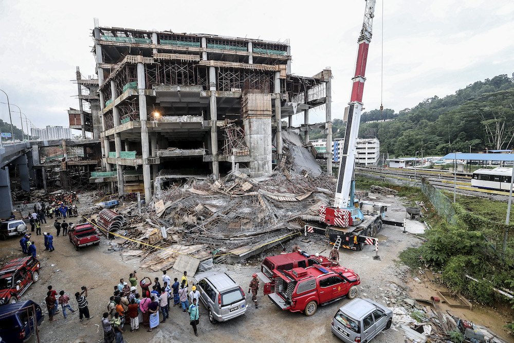 Construction Workers Escape Death In Building Collapse - Selangor Journal