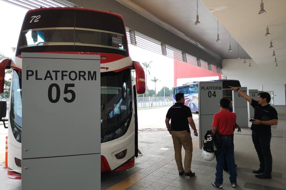 Alam shah stesen bas Perdana Express