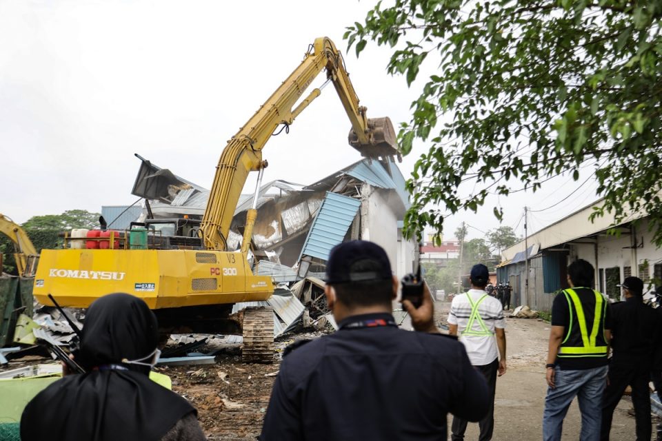 Two more illegal premises near Sungai Selangor demolished ...