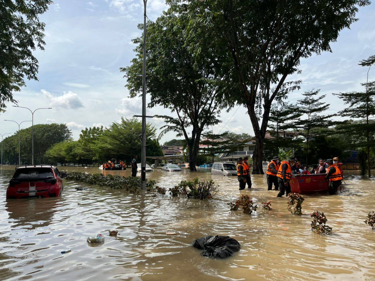 More Taman Sri Muda flood victims evacuated  Selangor Journal