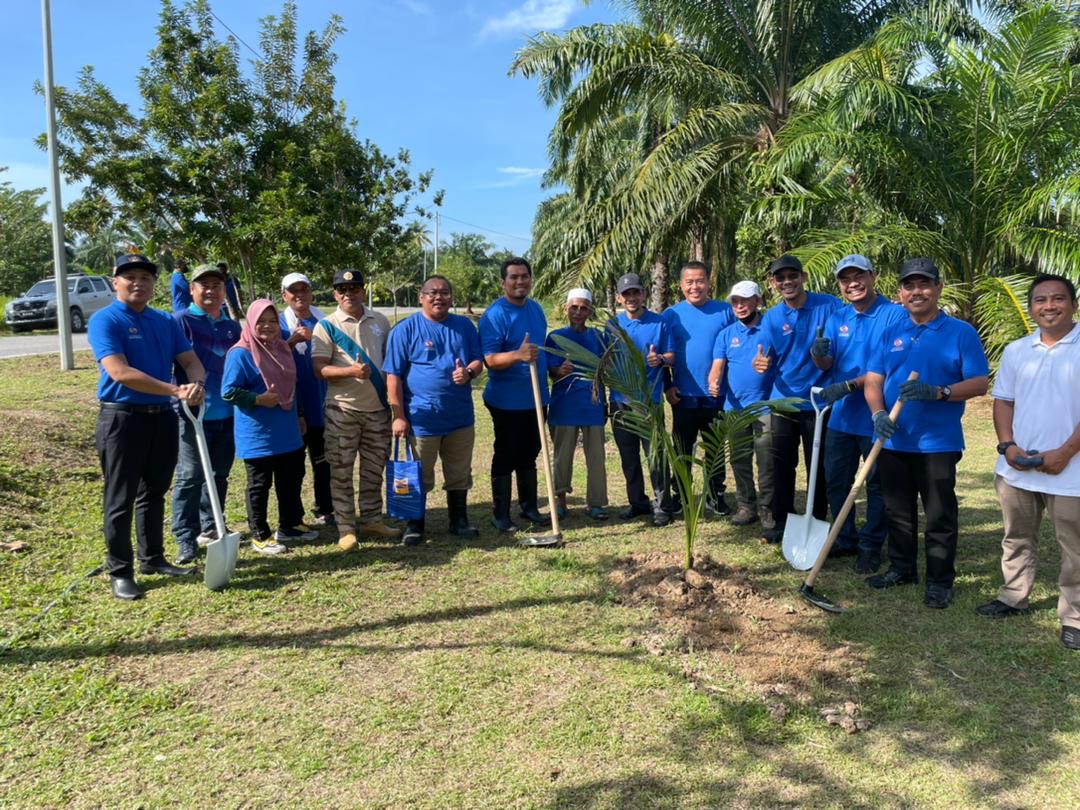 Kumpulan Semesta plants almost 300 trees at Firefly Conservation Centre ...