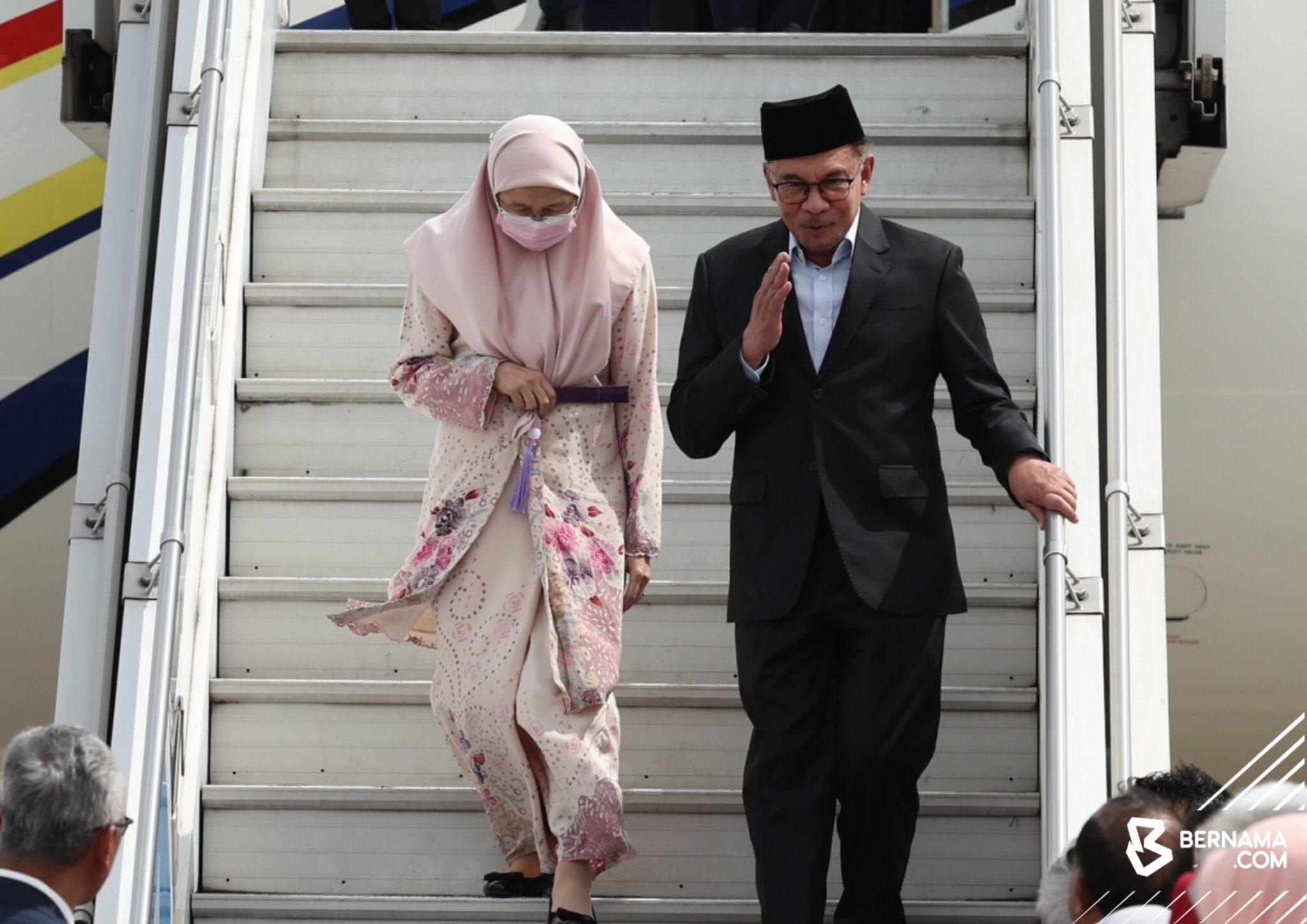 PM Anwar leaves for Indonesia to begin first official visit - Selangor