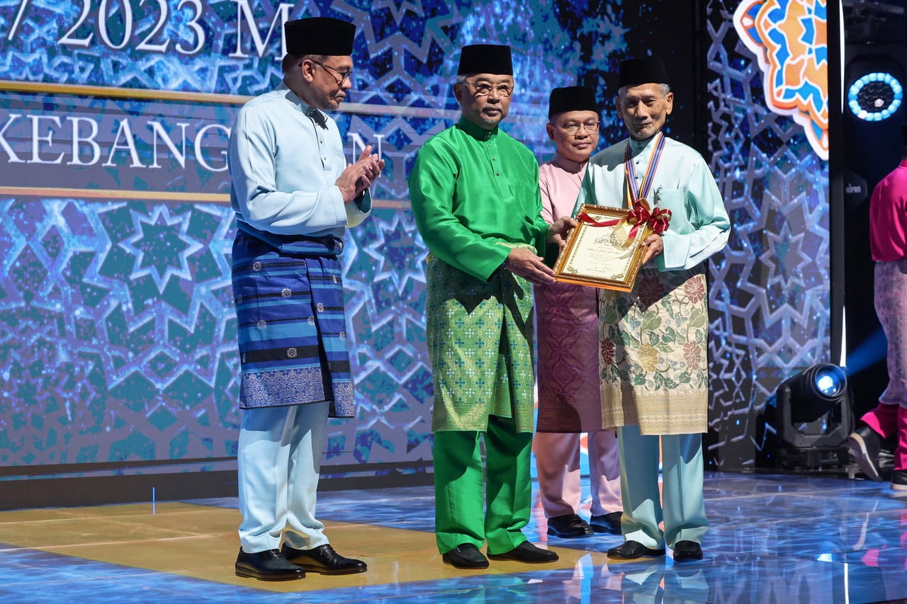 Former Ikim D-G named recipient of Tokoh Maal Hijrah award - Selangor ...