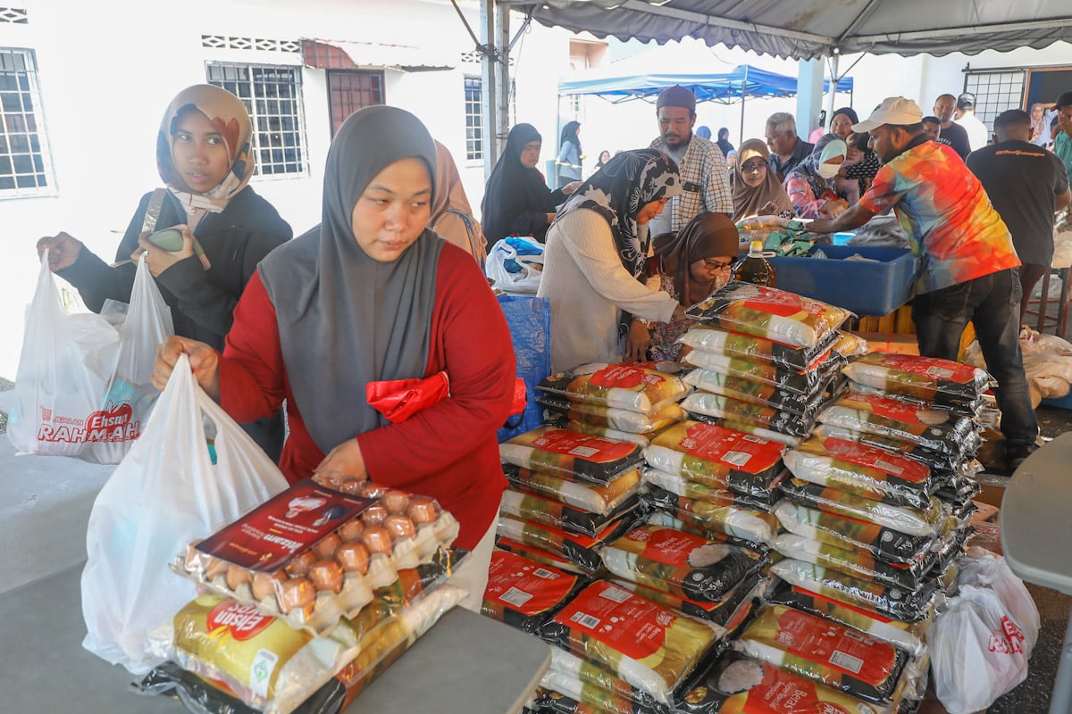 Payung Rahmah initiative shines in Madani govt’s first year - Selangor ...