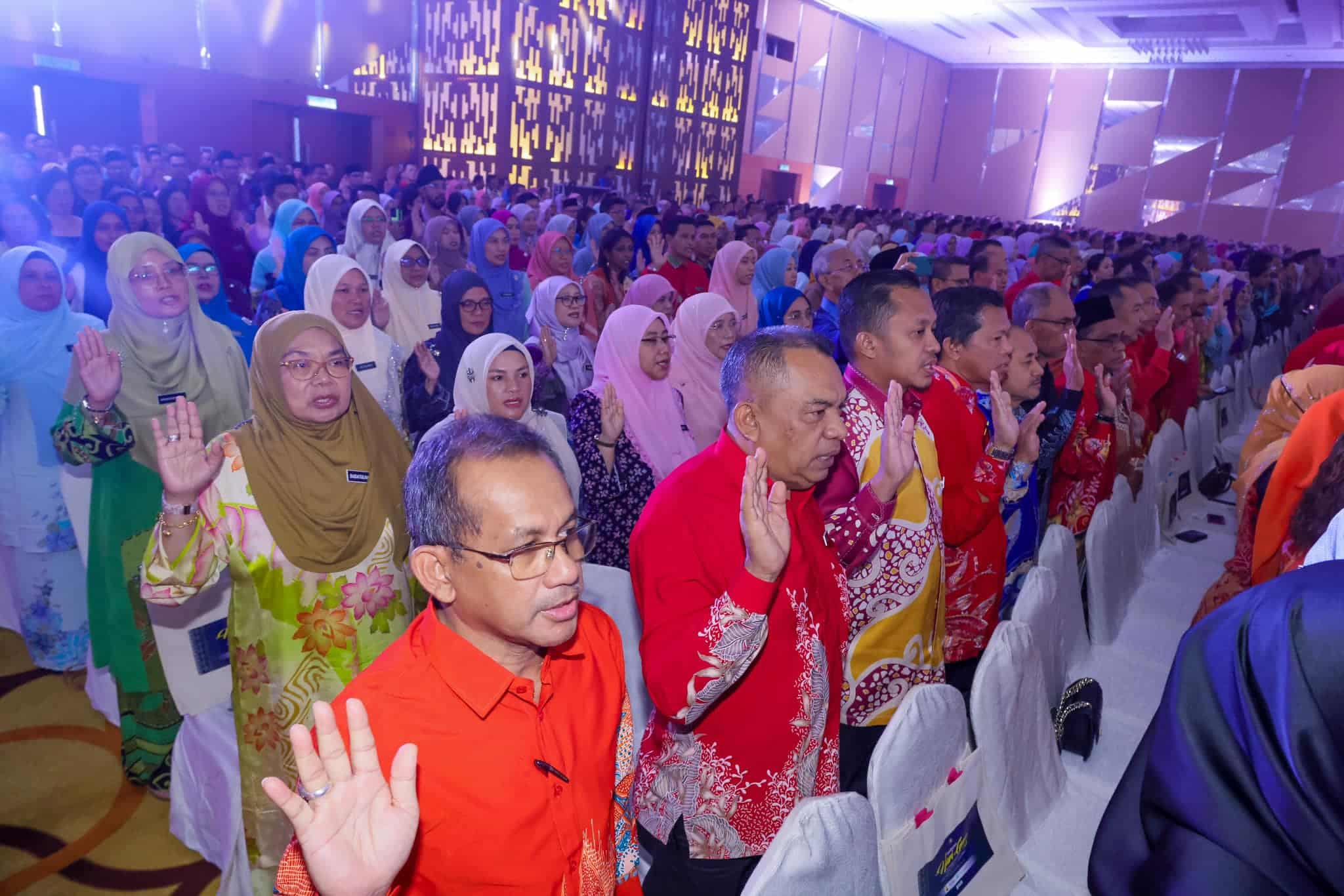 PM Anwar extends Teachers’ Day wishes, expresses appreciation for teaching fraternity