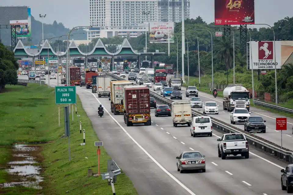 Deepavali Traffic building up on several major highways as of 3pm